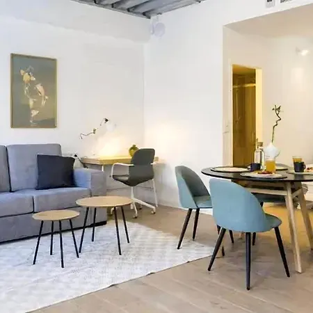 Studio apartment *