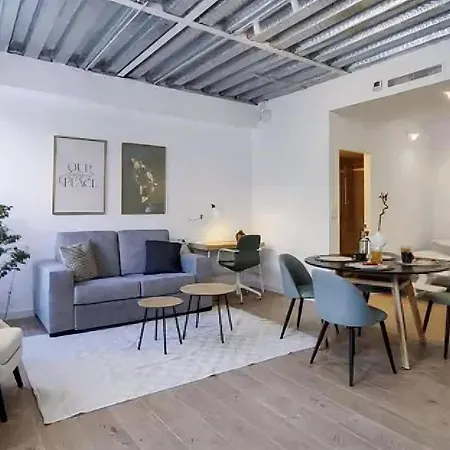Studio apartment *
